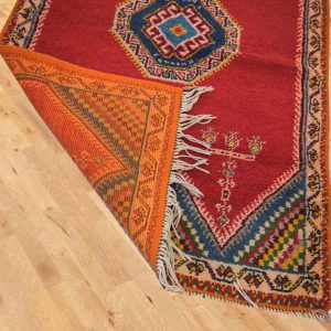 Red Moroccan area rug, 164 x 100 cm